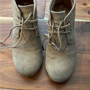 Toms Desert Wedge Taupe Suede Size 8